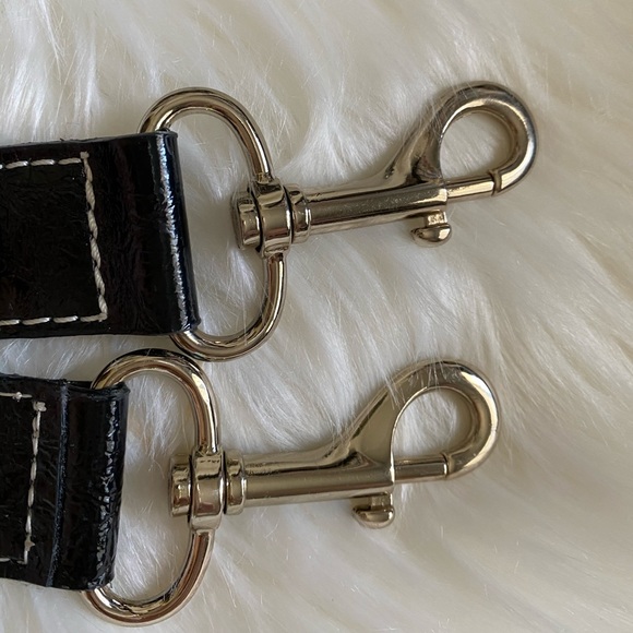 GUESS 💯% Authentic - Picture 4 of 13